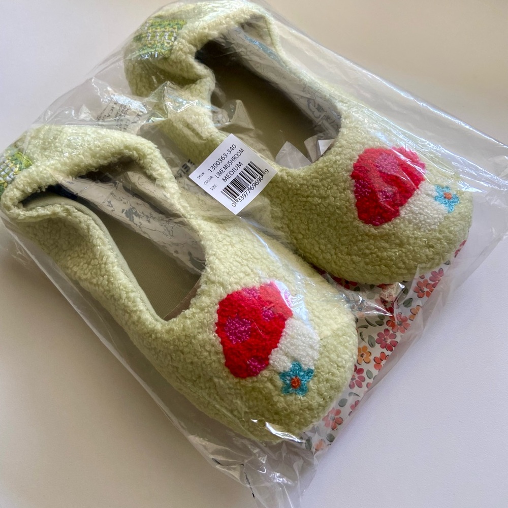 MUK LUKS, Lightweight Cushioned Pull-On Slippers,  Embroidered Slippers, M (7-8) - Picture 10 of 10